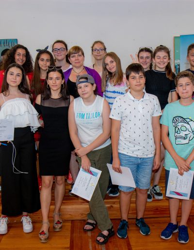 Обща снимка от заключителното четене на участниците в майсторски клас по творческо писане при Вяра Николова.